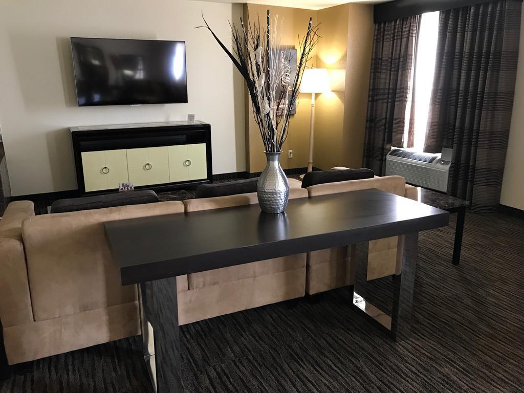Ramada By Wyndham Terrible'S Hotel & Casino 吉恩 外观 照片