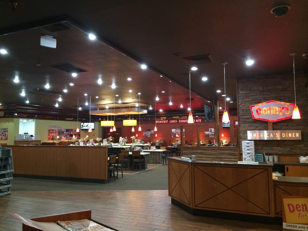 Ramada By Wyndham Terrible'S Hotel & Casino 吉恩 外观 照片