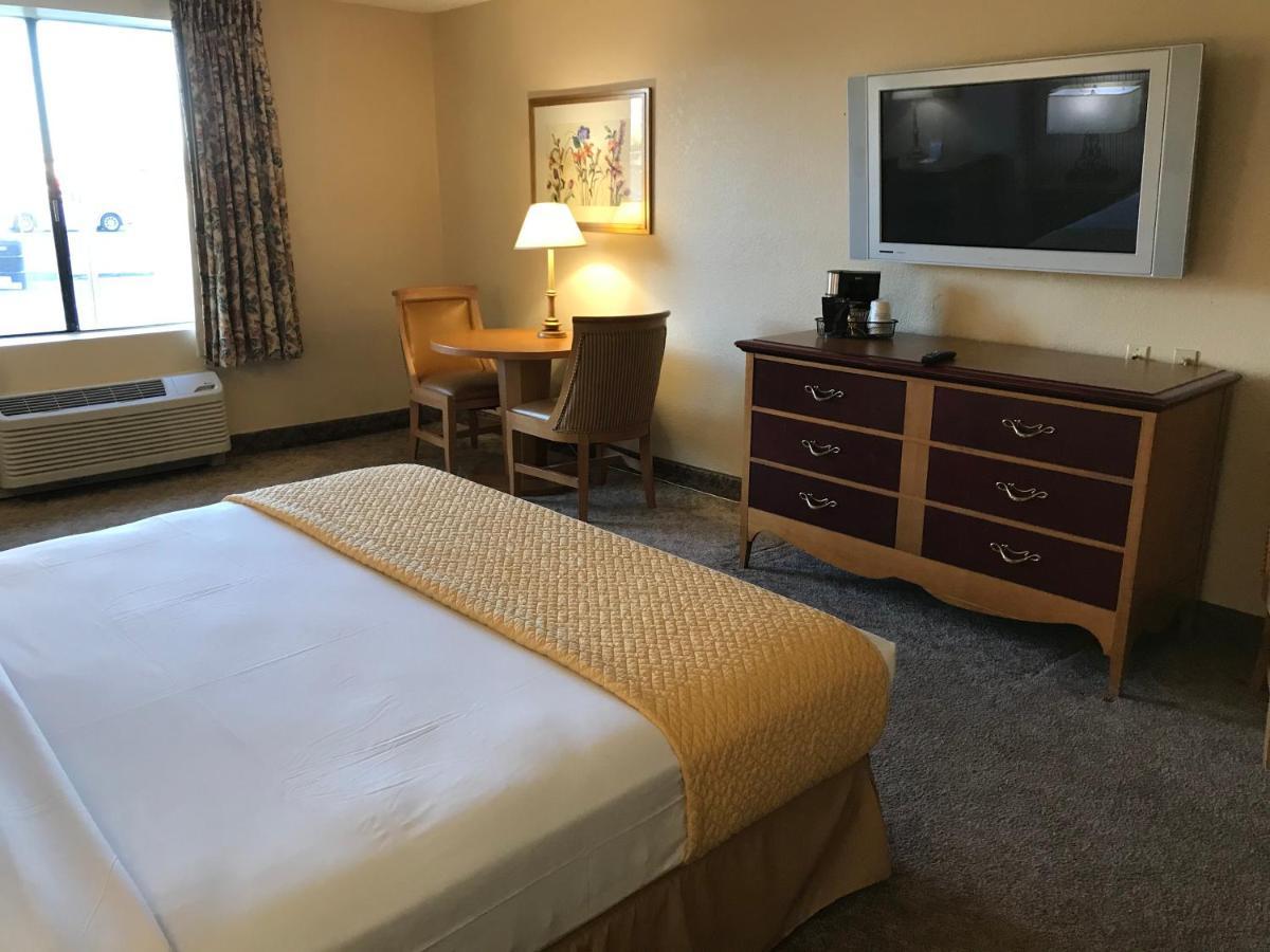 Ramada By Wyndham Terrible'S Hotel & Casino 吉恩 外观 照片