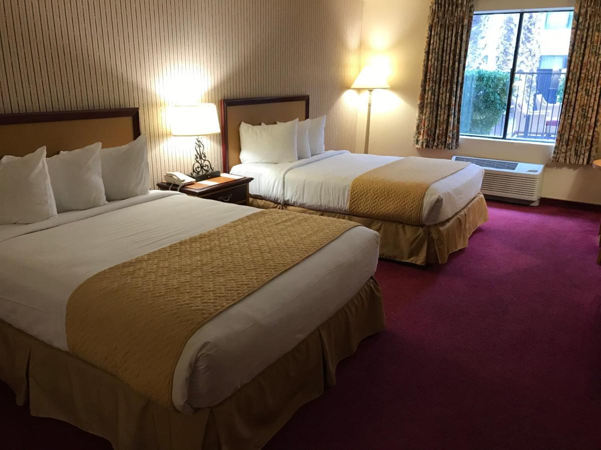 Ramada By Wyndham Terrible'S Hotel & Casino 吉恩 外观 照片